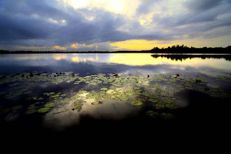 Hikayat Danau Dendam Tak Sudah: Cinta, Pengkhianatan dan Dendam antara Buyung-Esi-Upik Leha