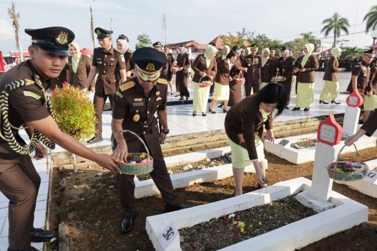 Harla ke 80, Kejaksaan Tinggi Bengkulu Ziarah dan Tabur Bunga di TMP Balai Buntar