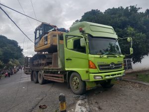 Alat berat yang tersangkut kabel listrik