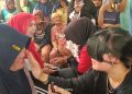 Kemeriahan HUT RI di Kabupaten Seluma, Lomba Make Up Emak-emak dengan Mata Tertutup