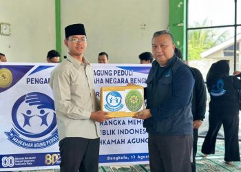 PTUN Bengkulu melakukan bakto sosial dalam rangka HUT Mahkamah Agung