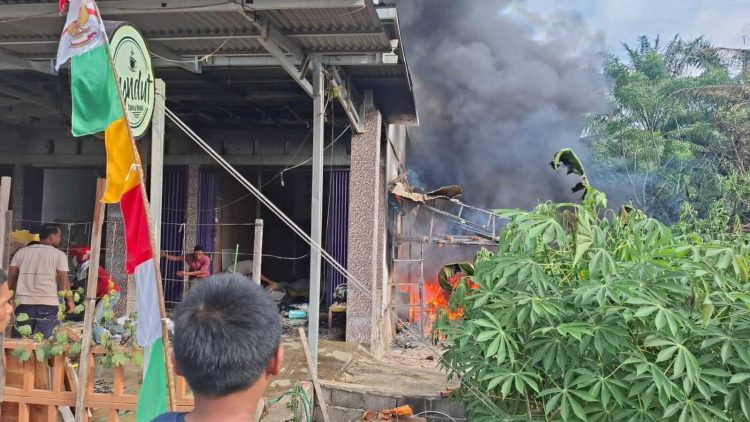 Gudang Usaha Pelaminan Milik Anggota Polres Mukomuko Terbakar