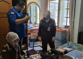 Geledah Rumah Dua Mantan Dewan, Kejari Kepahiang Sita Tas hingga Kaca Mata Branded