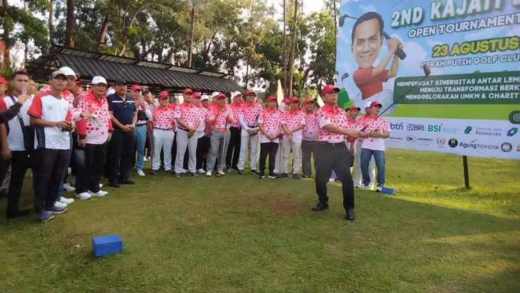 Pukul Bola Asap, Kajati Bengkulu dan Wagub Mian Buka Open Tournament Golf 2025