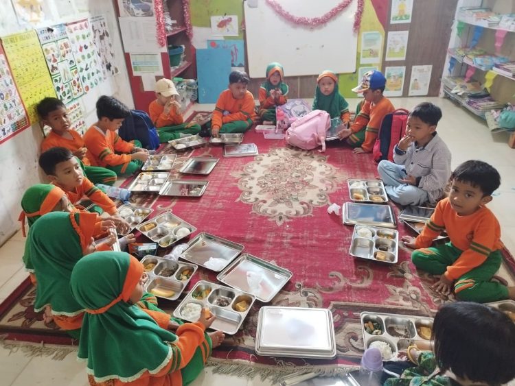 Perdana, SPPG Muara Bangkahulu Salurkan MBG untuk 2.815 Pelajar