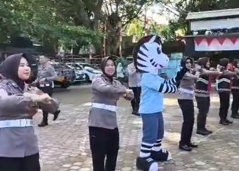 Waka Polda Bengkulu Brigjen Pol Dicky Ajak Maskot Zebra Main ke SDN 01 Kota Bengkulu