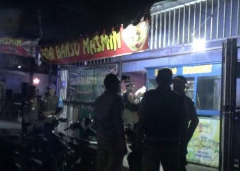 Razia Gabungan, di Pantai Panjang Petugas Temukan Warung Bakso Menjual Miras