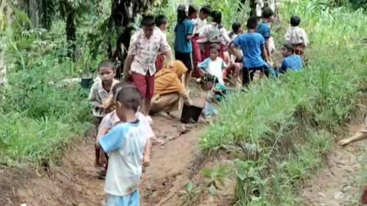Sempat Viral, Akhirnya Jalan ke SDN 98 Seluma Bakal Dibangun Pakai Dana Desa