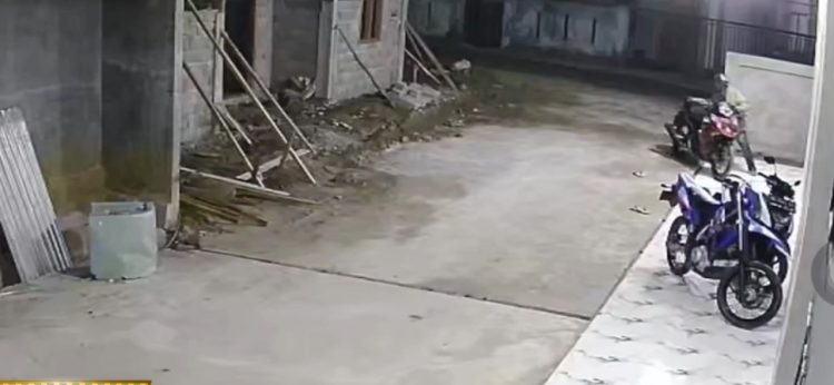 Apes! Motor Mahasiswa Baru Asal Bengkulu Utara Digondol Maling, Aksi Pelaku Terekam CCTV