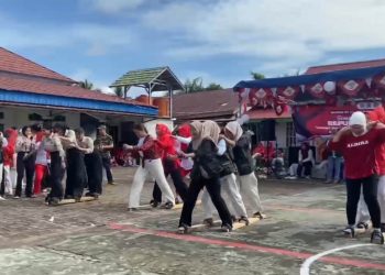 Semarak HUT RI ke- 80, Bujang Gadis Kota Bengkulu Bersama Mahasiswa dan Warga Gairahkan Permainan Tradisional