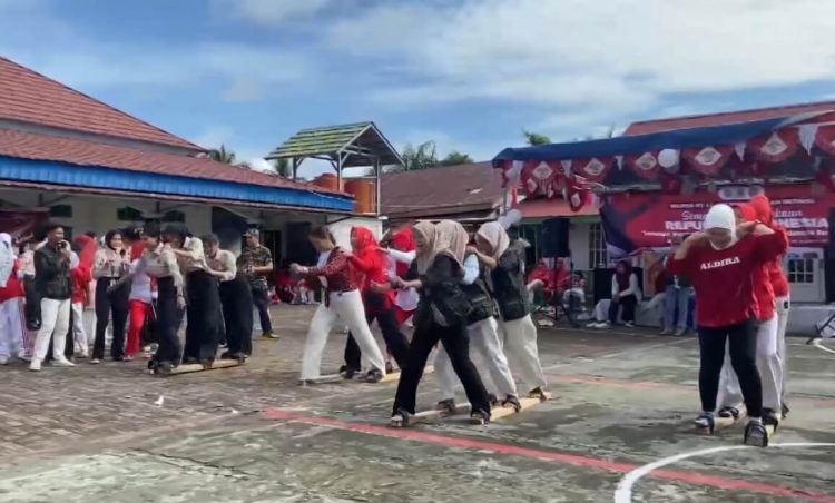 Semarak HUT RI ke- 80, Bujang Gadis Kota Bengkulu Bersama Mahasiswa dan Warga Gairahkan Permainan Tradisional