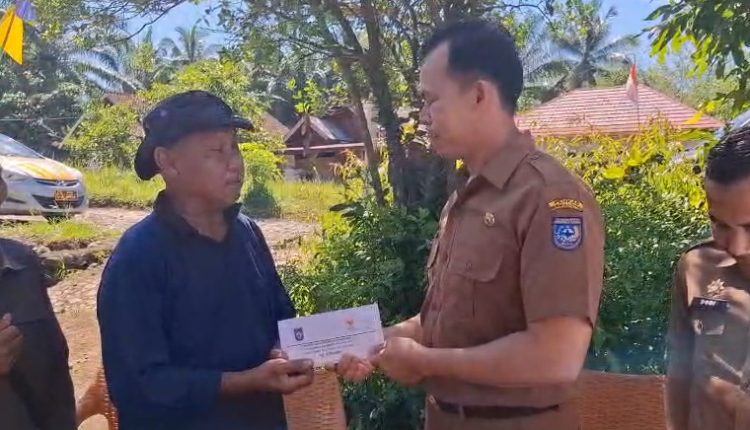 Peduli Sesama, Pemkab Bengkulu Utara Temui dan Salurkan Bantuan Logistik untuk Korban Kebakaran