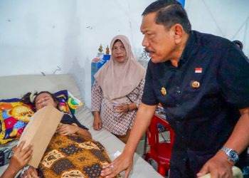 Tinjau Kondisi Korban Keracunan Menu MBG di Kabupaten Lebong, Mian Perintah Tambah Stok Obat