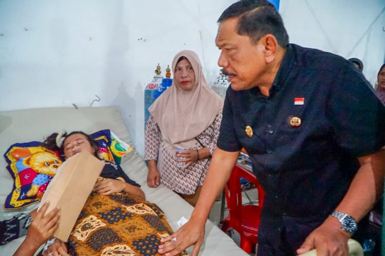 Tinjau Kondisi Korban Keracunan Menu MBG di Kabupaten Lebong, Mian Perintah Tambah Stok Obat