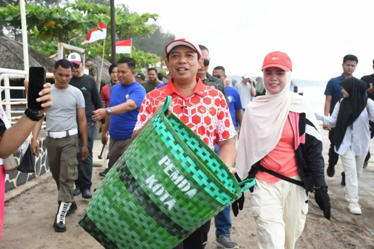 Gerakan Sadar Sampah, Walikota Bengkulu Siapkan 1.000 Tong Sampah di Pantai Panjang