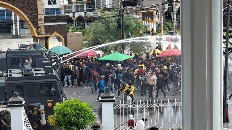 Demo di Bengkulu, 7 Orang Diamankan, 10 Polisi Terluka