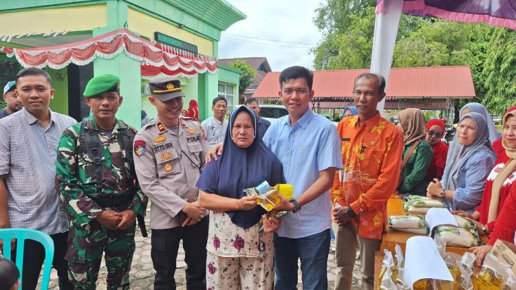 Program Pangan Murah, Pemkab Mukomuko Salurkan 5 Ton Beras dan Ratusan Liter Minyak