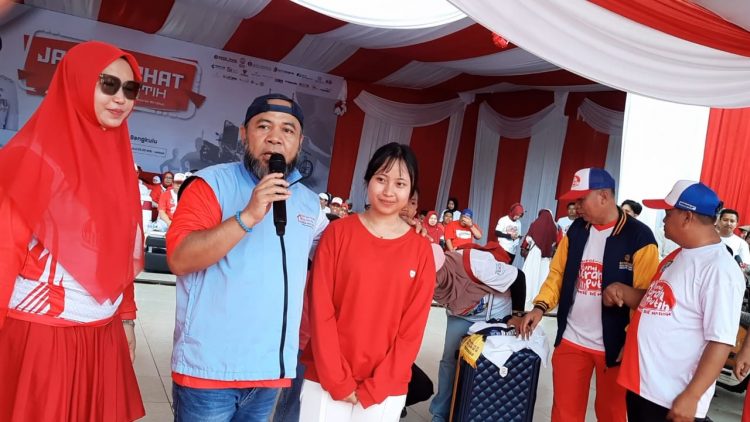 Firasat Yemi Ria dapat Tiket Umrah Gratis dari Anak di Jalan Sehat Merah Putih