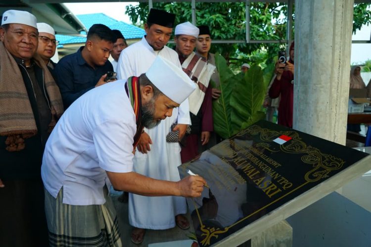 TPQ Masjid Ali Wal Asri Diresmikan, Gubernur Helmi Hasan Minta Masjid Jadi Pusat Umat