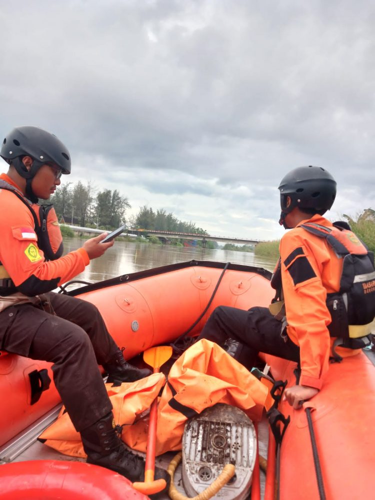 Tim Gabungan Terjunkan 3 Regu Pencarian Pemancing yang Hanyut