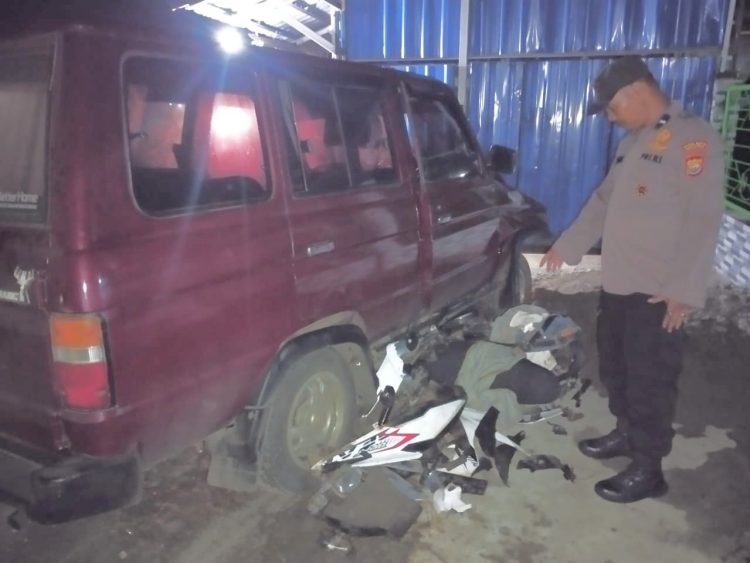 Di Seluma, Motor yang Dikendarai Pelajar Remuk Tabrakan dengan Toyota Kijang
