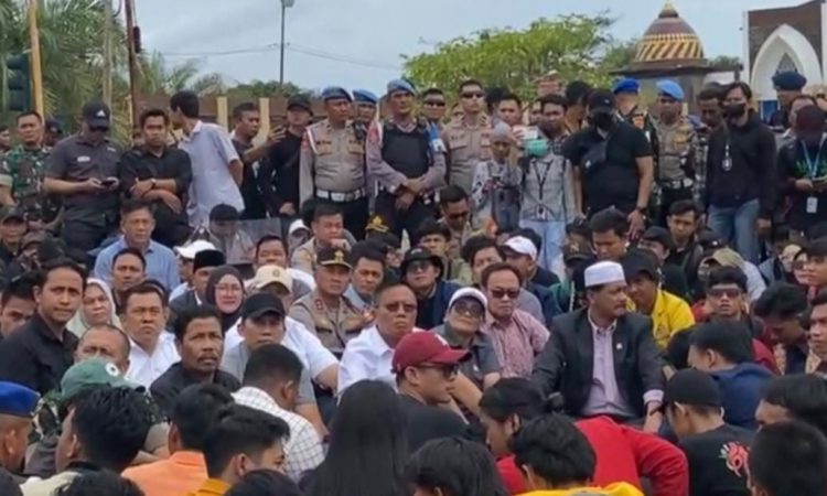 Aksi Unjuk Rasa Mahasiswa di DPRD Provinsi Bengkulu , Polda Terjunkan 1.000 Personel Gabungan