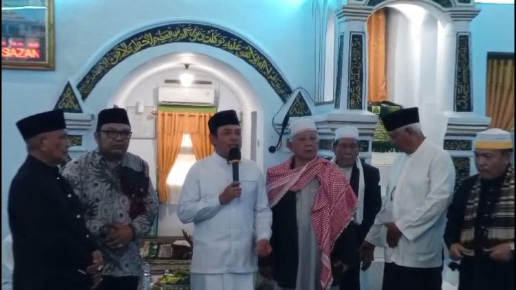 Peringatan Maulid Nabi Muhammad, Walikota Makan Nasi Jambar Bersama Jamaah Masjid Jamik