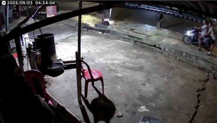Bengkel Motor Dibobol Maling, Pelaku Terekam CCTV Angkut Ban Seken