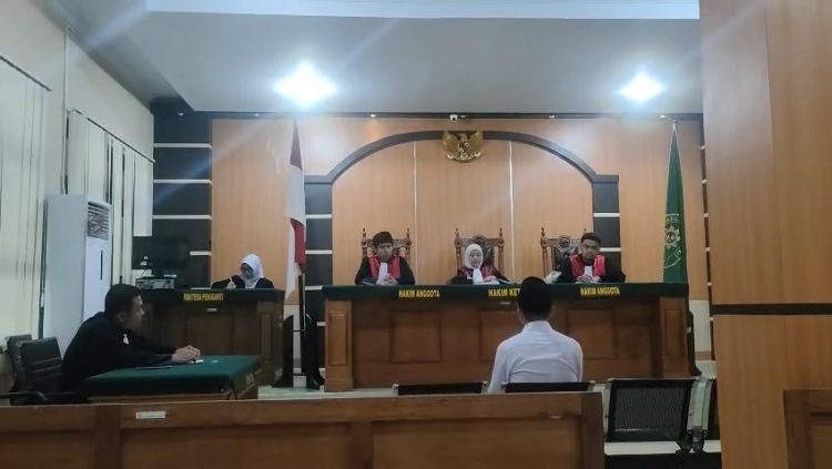 Sidang Perdana Oknum LSM yang Terjaring OTT Pidsus Kejari Seluma