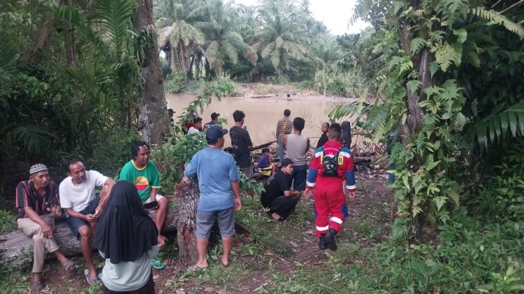 2 Warga Kampung Kelawi Hanyut di Sungai Serut Pasar Bengkulu