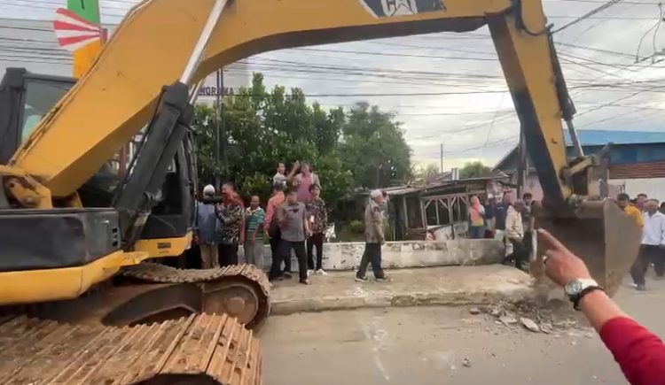 Antisipasi Banjir, Pemkot Bengkulu Bangun Jembatan di Kebun Tebeng, Jalan Tutup Sementara