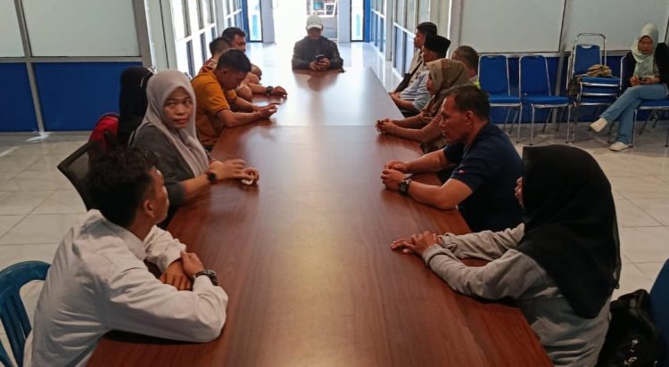 Honorer Guru dan Staf Pengajar Tahun 2026 Full Senyum Usai Curhat ke Gubernur Helmi Hasan