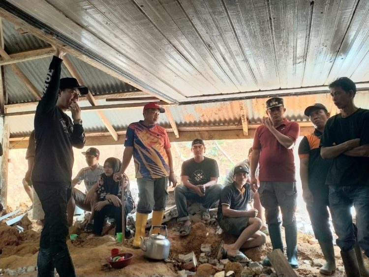 Rumah Warga di Desa Talang Baru Ginting Ditimpa Longsor, Bupati Arie Perintahkan BPBD Turunkan Alat Berat