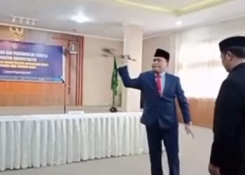 Kakanwil Kemenag NTB Jadi Sorotan Usai Lempar Tiang Mikrofon saat Lantik Pejabat, Begini Klarifikasinya