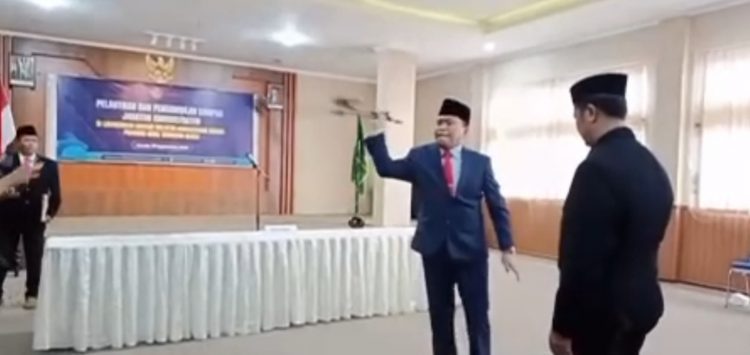 Kakanwil Kemenag NTB Jadi Sorotan Usai Lempar Tiang Mikrofon saat Lantik Pejabat, Begini Klarifikasinya