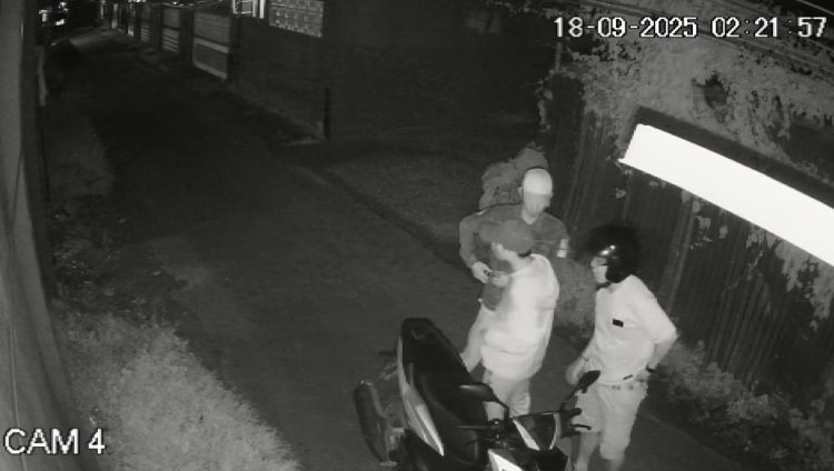 Beraksi Hitungan Detik, Tiga Pria Terekam CCTV Curi Motor Penghuni Kos di Kota Bengkulu