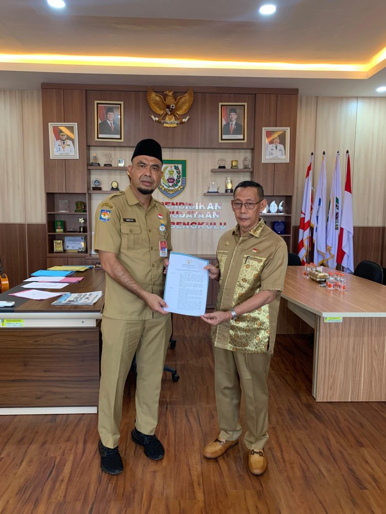 Daftar pendistribusian 12 siswa yang tidak terdaftar di dapodik