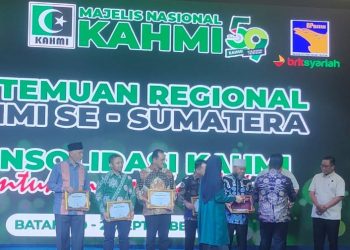 Gubernur Bengkulu Terima Penghargaan dari MN KAHMI