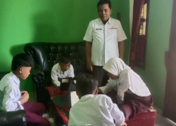 Blank Spot, Peserta ANBK Asal SDN 161 Seluma Menumpang Internet di Rumah Guru