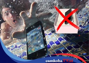 Bukan Pakai Beras, tapi Ini yang Harus Dilakukan jika HP Terendam Air