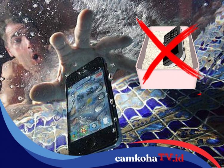 Bukan Pakai Beras, tapi Ini yang Harus Dilakukan jika HP Terendam Air