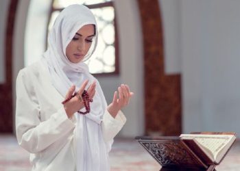 Sholat Pohon Uang, Amalkan Setiap Selesai Sholat Isya