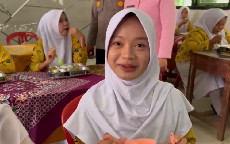 Pelajar SMAN 2 Seluma Riang, Tak Butuh Uang Jajan Pasca MBG