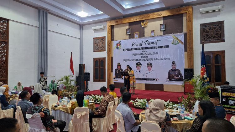Kenal Pamit Kajari Mukomuko, Yusmanelly Serahkan Jabatan kepada Yustina Engelin Kalangit