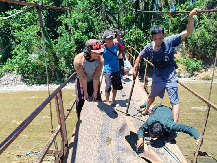Efisiensi Anggaran, Jembatan Gantung Penghubung Desa Gelombang- Desa Bandung Agung Seluma Direhab Swadaya
