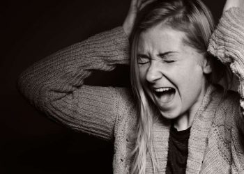 Tanda Orang Dirasuki Mahluk Halus atau Ketempelan, Tenaganya Bertambah Kuat