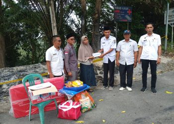 Wakil Bupati Kaur Salurkan Bantuan Kepada Korban Kebakaran