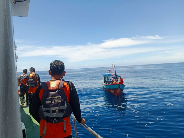 4 ABK Kapal Diselamatkan Tim SAR Gabungan di Perairan Seluma