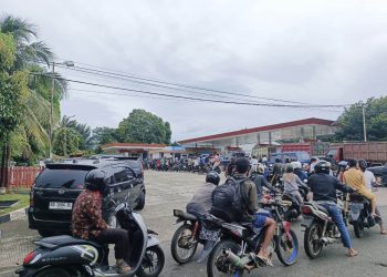 Antrean BBM di SPBU Datar Ruyung Bengkulu Utara Mengular Sejauh 2 KM
