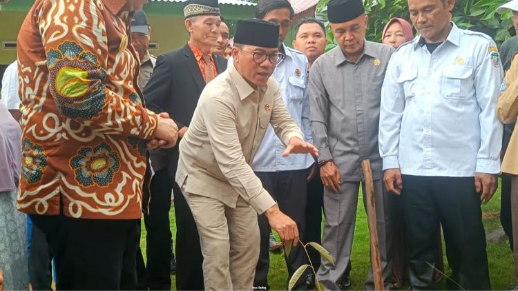 Mendes PDT Yandri ke Seluma, Bupati Teddy: Ini Momentum dan Dukungan Pemerintah Pusat